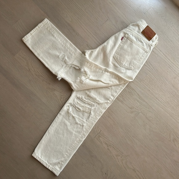 Levi’s 501 distressed cream colored size 27 jeans lightly worn - Picture 4 of 8